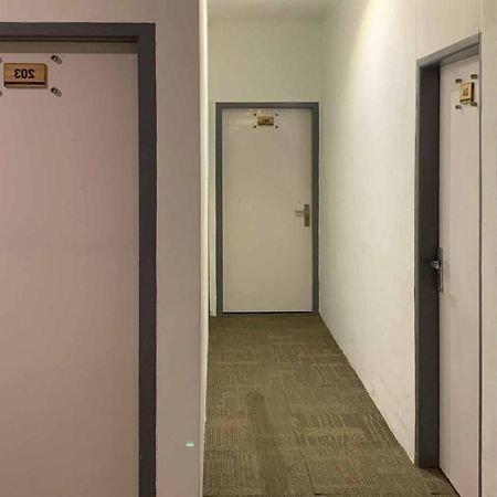 بوغيتّينغي Hotel Ananda Syariah Redpartner المظهر الخارجي الصورة