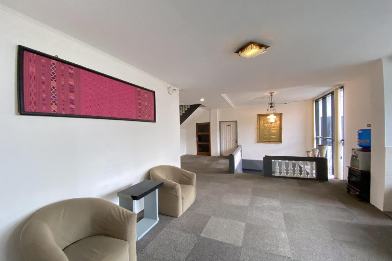 بوغيتّينغي Hotel Ananda Syariah Redpartner المظهر الخارجي الصورة