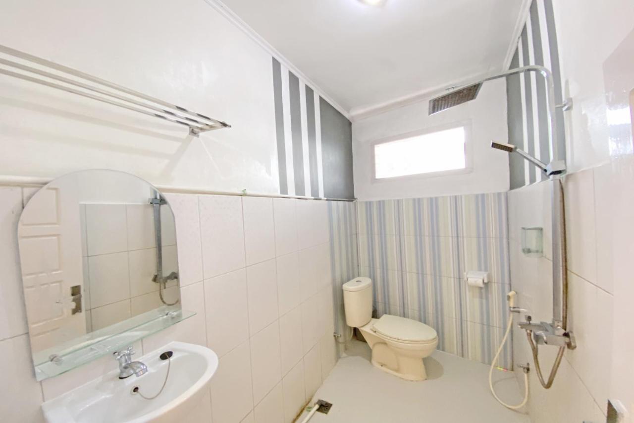 بوغيتّينغي Hotel Ananda Syariah Redpartner المظهر الخارجي الصورة